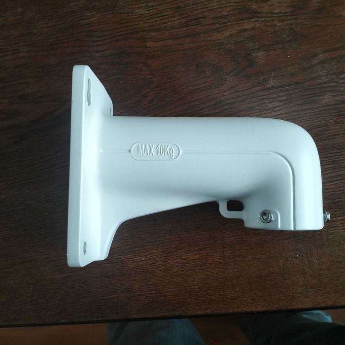 Wspornik ścienny kamery monitoringu