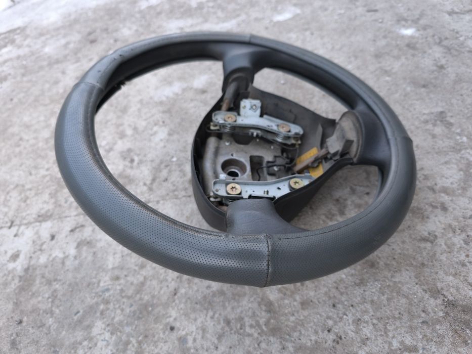 Продам руль на hyundai santa fe 1