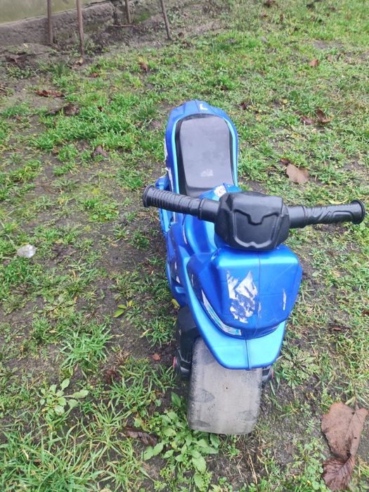 Дитячий велосипед та мотоцикл