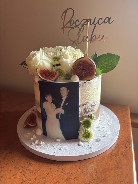 Torty artystyczne na zamówienie i deserki w kubeczkach.