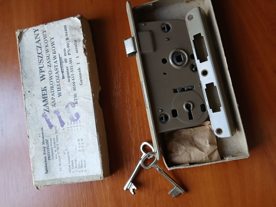 Zamek wpuszczany PRL
