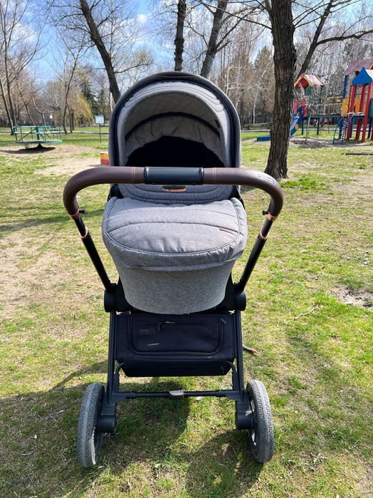 Продам коляску  Carrello Epica В 2 в 1
