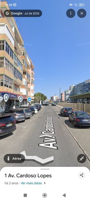 Arrendo Apartamento T2 em frente estação CP Amadora, junto à Câmara Municipal 
Av. Cardoso Lopes