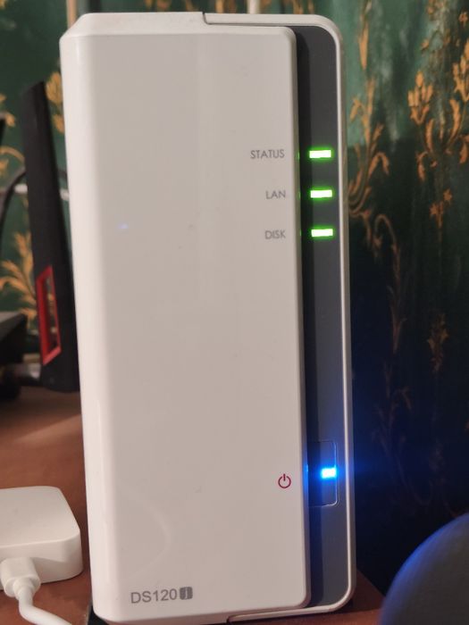 Synology DS120j продаю NAS-сервер