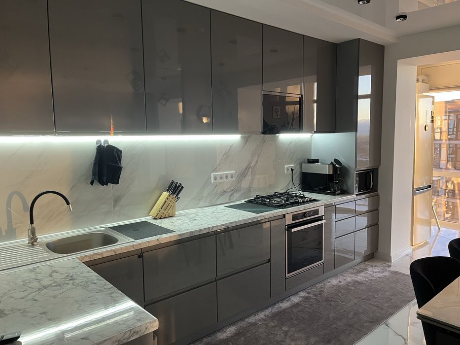 Двокімнатна квартира з меблями та технікою