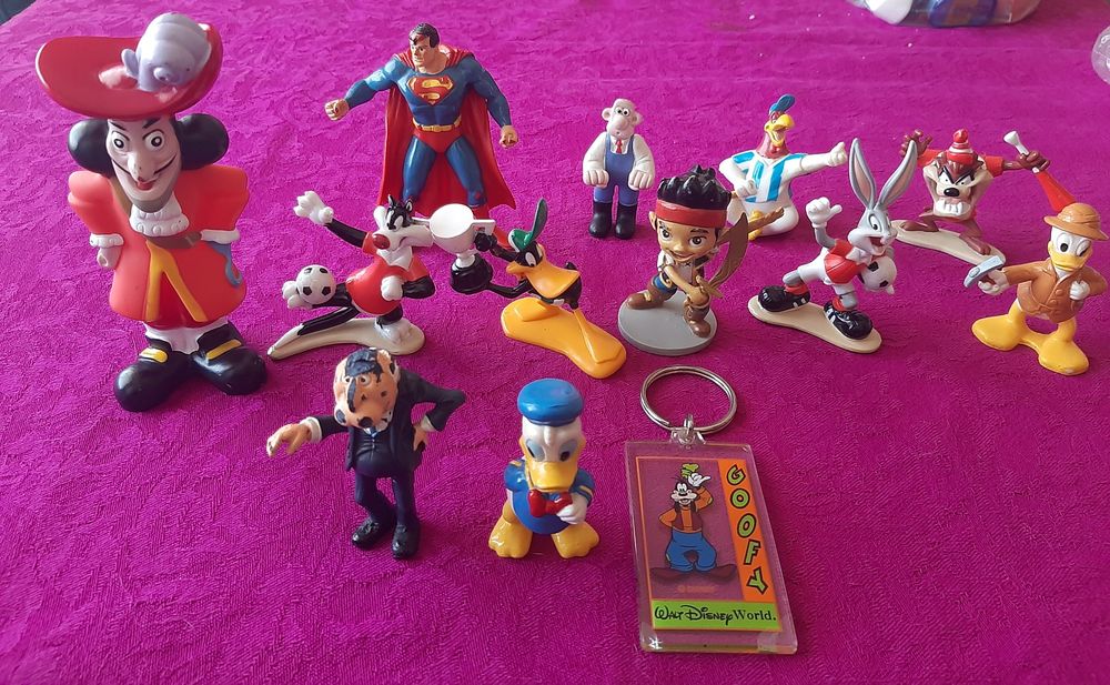 bonecos pvc jake daffy duck diablo tasmânia bugs bunny frajola sylvester frangolino marretas wallace gromit super homem donald pateta goofy capitão