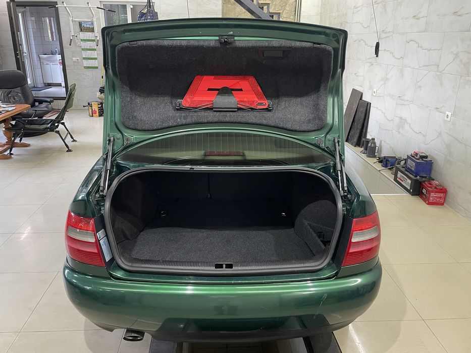 Audi A4B5 1.6 Газ/бензин