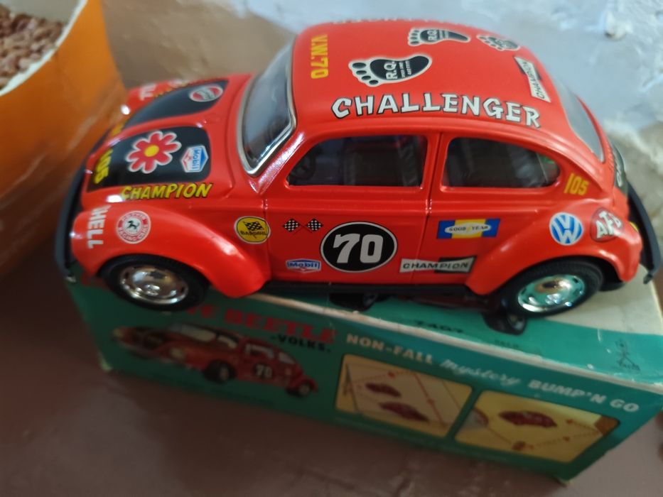 Carro antigo Beatle a pilhas