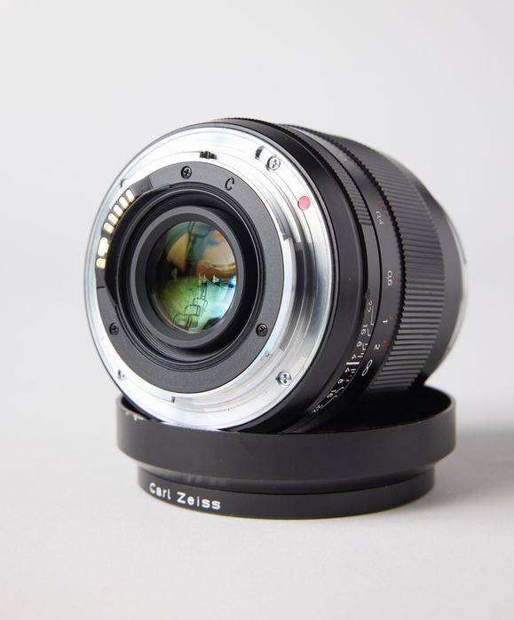 Carl Zeiss Distagon T* 28mm f/2 ZE (Canon EF)