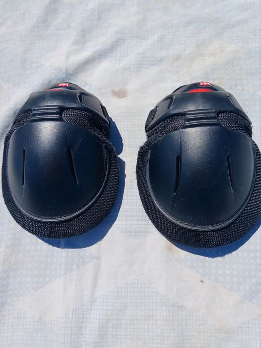 Набір нових наколінників