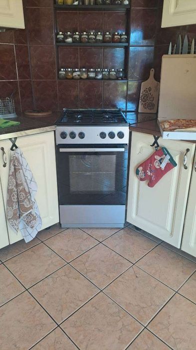 Kuchenka z piekarnikiem gazowo-elektryczna Gorenje MEK3011SB