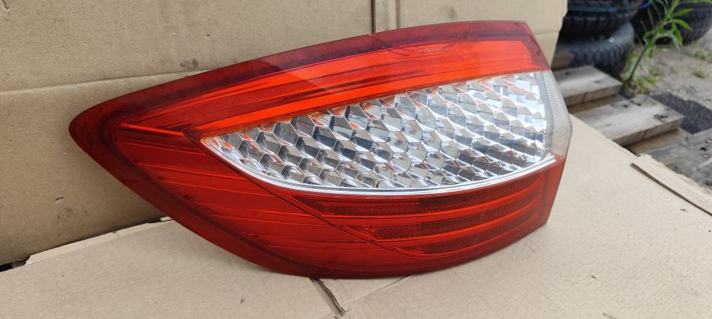 Ford Mondeo MK4 kombi 2007r.  Lampa tył prawa lewa komplet