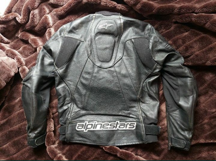 Мотокожанка мотокуртка фірми IXS dainese alpinestars bmw оригінал 

Ст