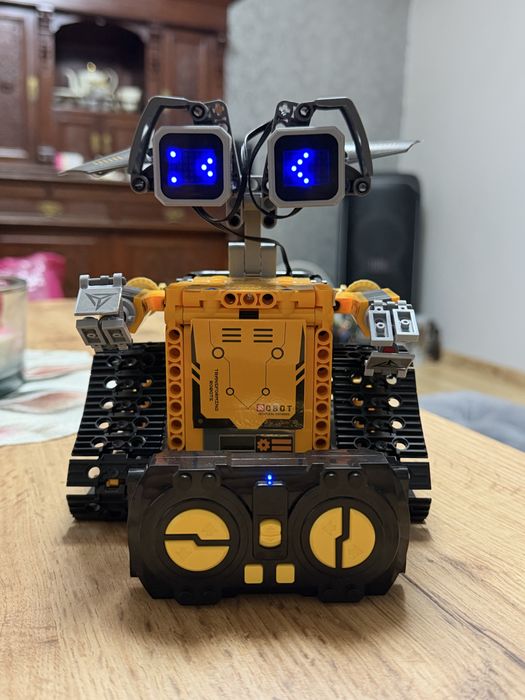 Robot z klockow KY Blocks Robots Pro 5w1 sterowany pilotem