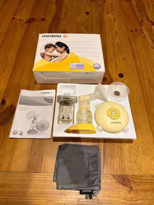 Medela extrator de leite e esterilizador de biberões.