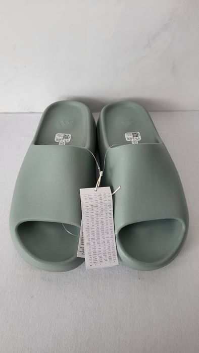 Продам тапочки Adidas yeezy slide