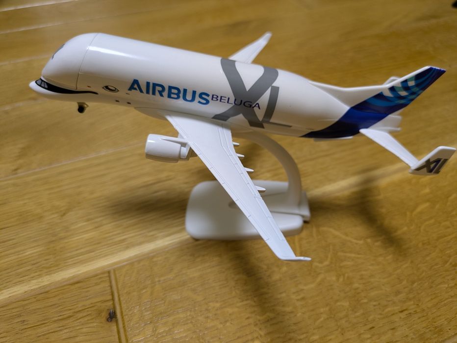 модель літака Airbus XL Beluga / A380 Emirates 20cm