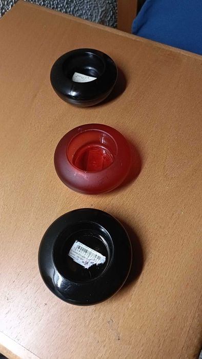 Três suporte/porta velas em vidro