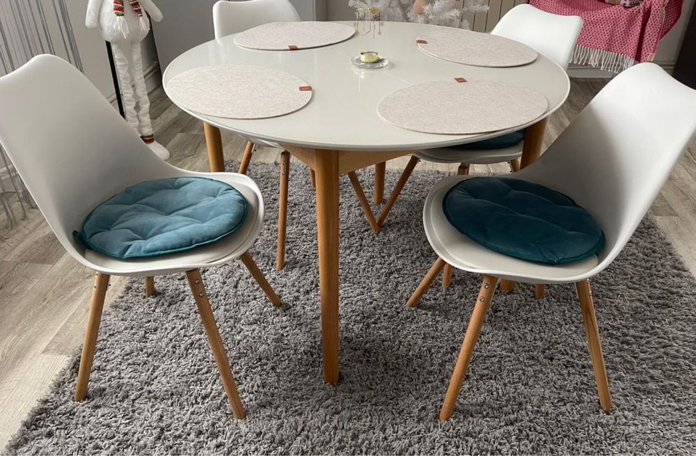 Продам стулья комплект  без стола !