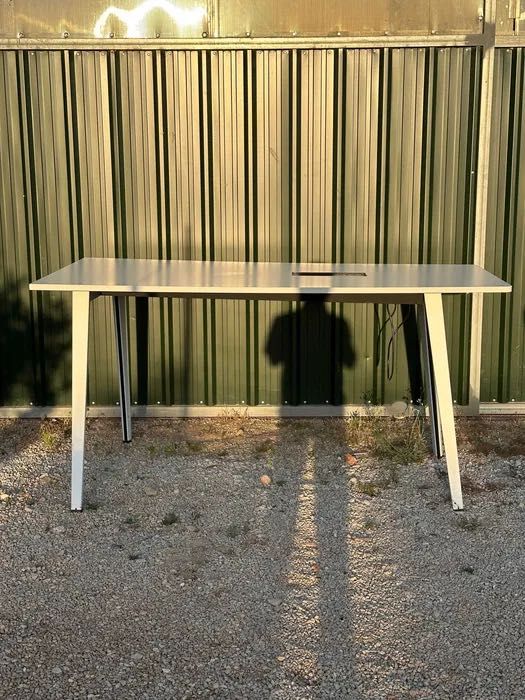 Mesa Alta Steelcase - Ideal p/ Reuniões, Projetos e Áreas de Convívio