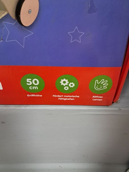 Wózek drewniany dla dzieci.