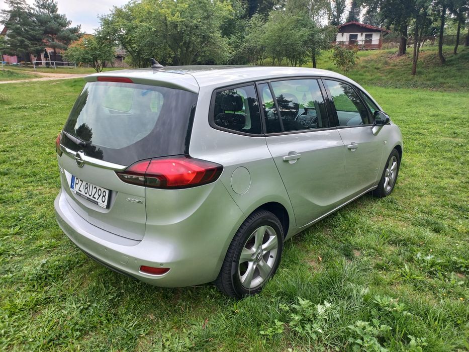 Zafira C 1.6 turbo LPG , bogate wyposażenie.