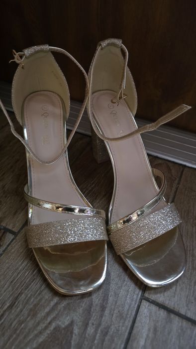 Buty na obcasie rozm.40