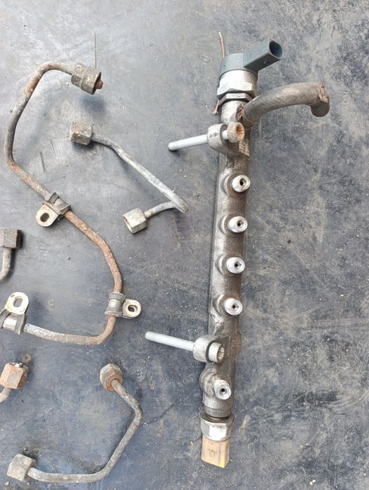 Wtryski pompowtryskiwacze przewody listwa paliwowa VW t5 t6 2.0 TDI