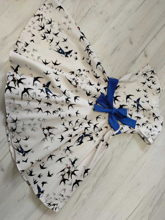 R.134 sukienka dla dziewczynki +gratis