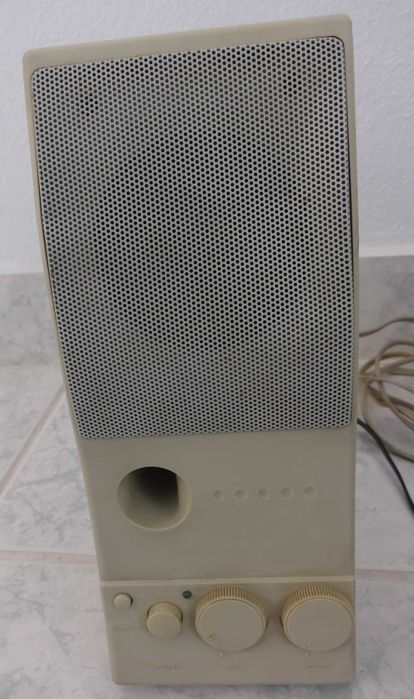 Colunas de som com fio antigas