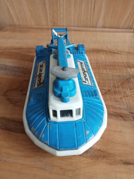 model- prom pasażerski hovercraft k-22.