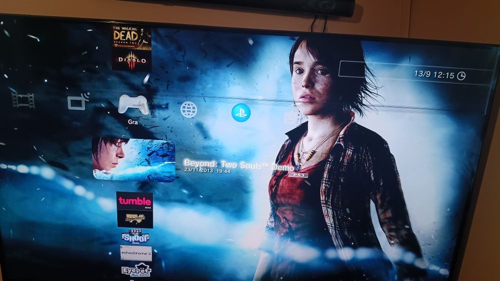 Konsola PS3 z akcesoriami