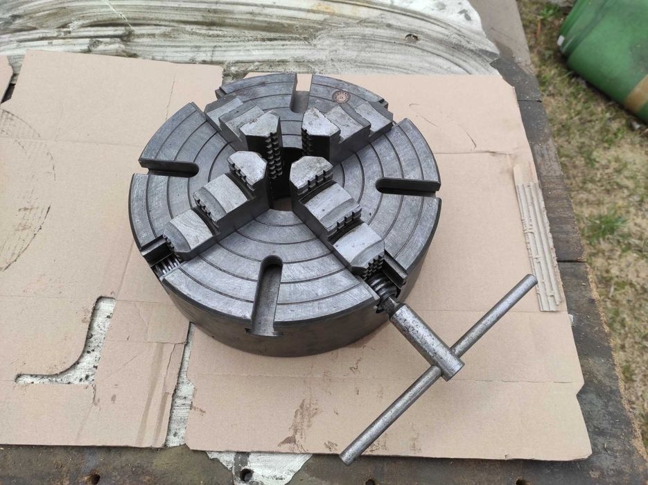 Uchwyt tokarski 4 szczękowy. 315