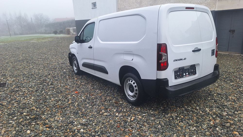 Fiat Doblo  Fiat Doblo L2 1.5 Diesel – 2025 – 877 km   po kolizji N PAŹDZIERNIK