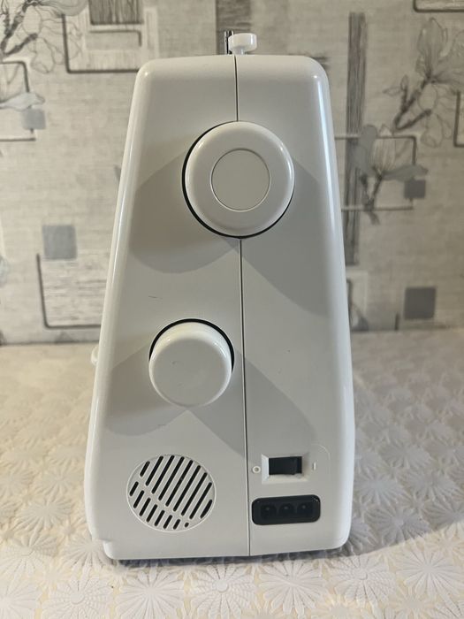 Швейная машина Minerva F819B