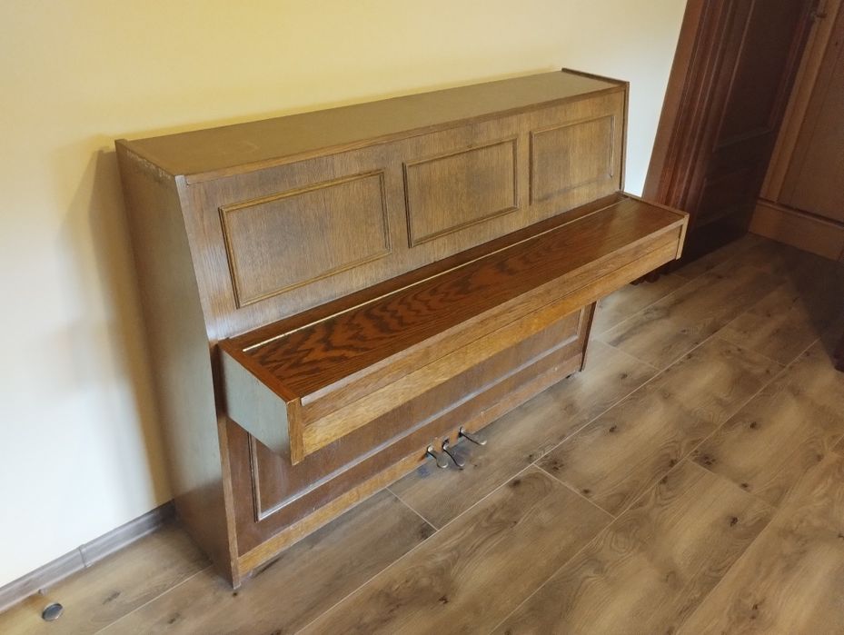 Pianino Legnica drewniane