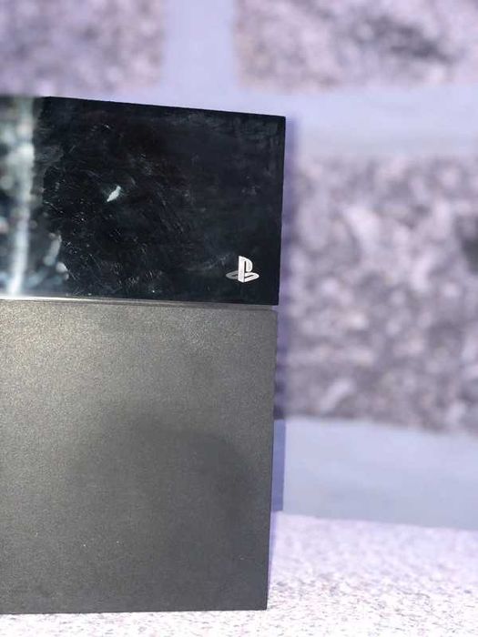 PlayStation 4 Preta