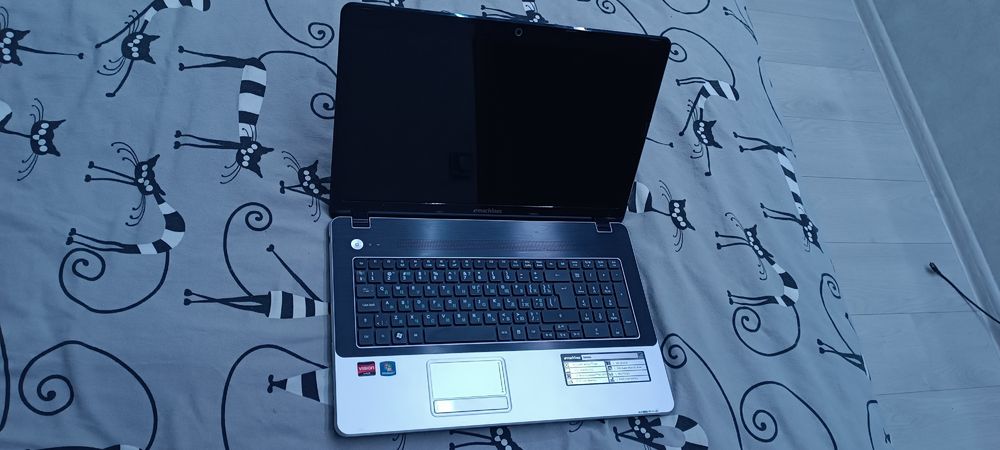 Продам  ноутбук под ремонт.