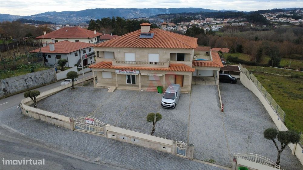 Moradia de Pedra com Armazém, Café e Habitação – Estorãos, Fafe