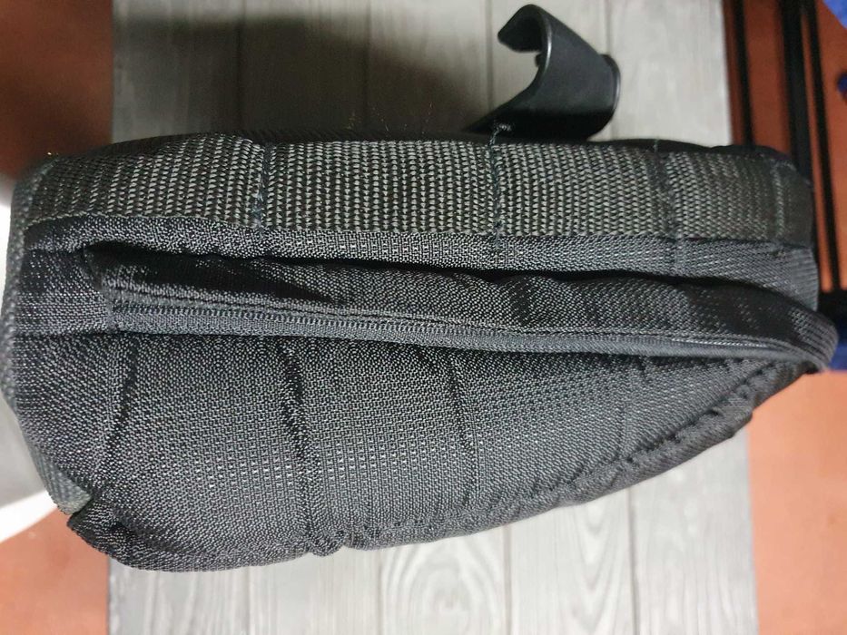 Mala de apoio ao carrinho quinny.