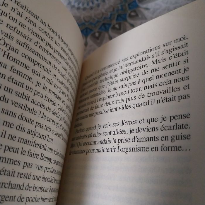 Le mec de la tombe d'à côté. Portes incluídos