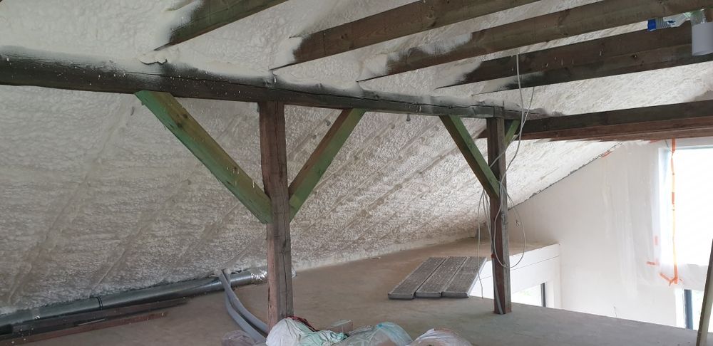 Ocieplanie poddasza, natrysk pianą izolacja stropy dachy ocieplanie
