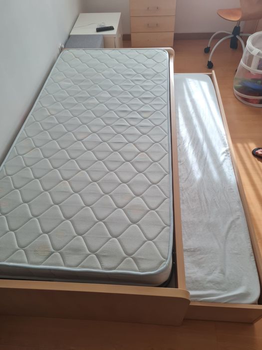 Cama, Secretaria/Cómoda, Cadeira e 1 Colchão