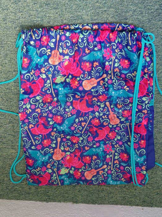 Saco em tecido estampado da Elena de Avalon