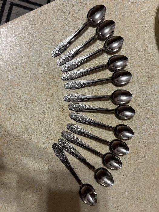 Столові прибори різноманітні