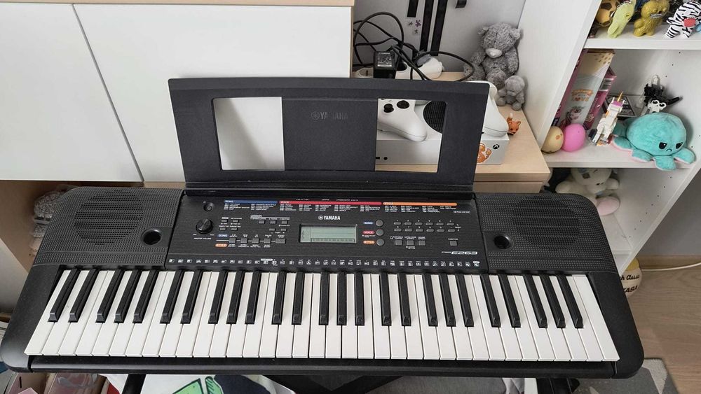 Keyobard YAMAHA PSR-E263