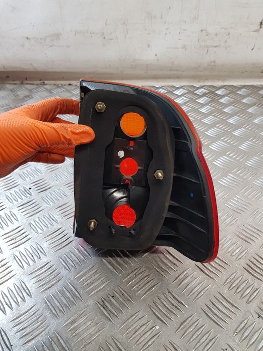 Lampa Lewa Tył W Błotnik 8361671 Bmw E39 Kombi 99R-