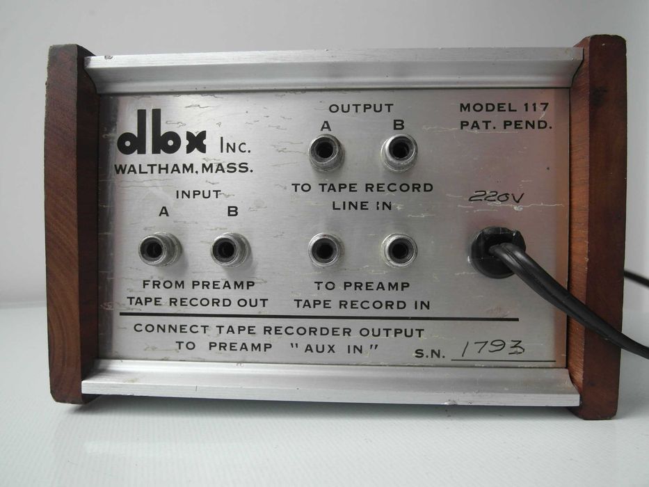 dbx 117 decylinear dynamic range expander reduktor szumu ekspander limiter  kompresor DBX117