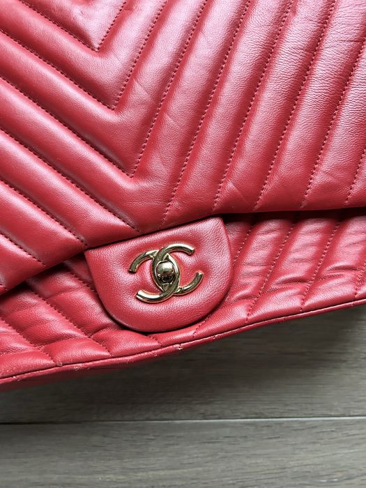 Chanel czerwona skórzana torebka uszkodzone wnetrze