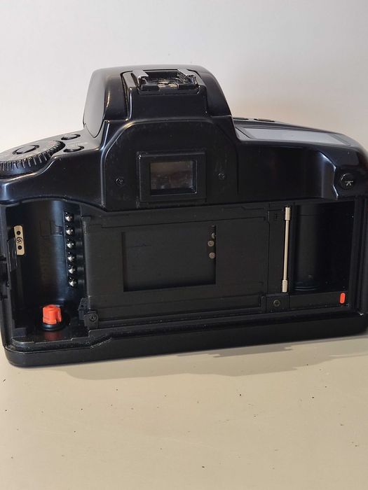 Canon EOS 100QD - Câmara Analógica